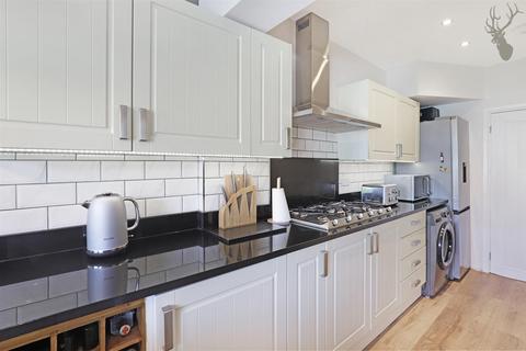 43 Epping Way, London, E4 7PG