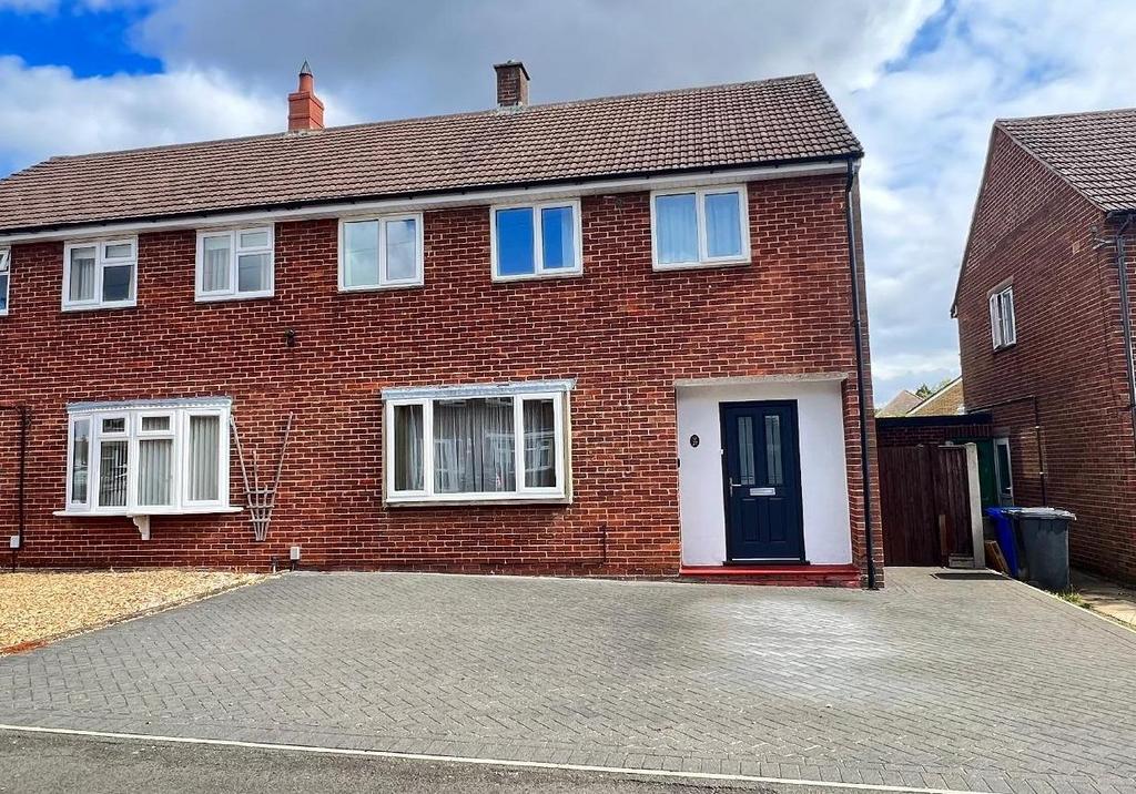 Tennyson Road, Rothwell, Kettering 3 bed semidetached house for sale