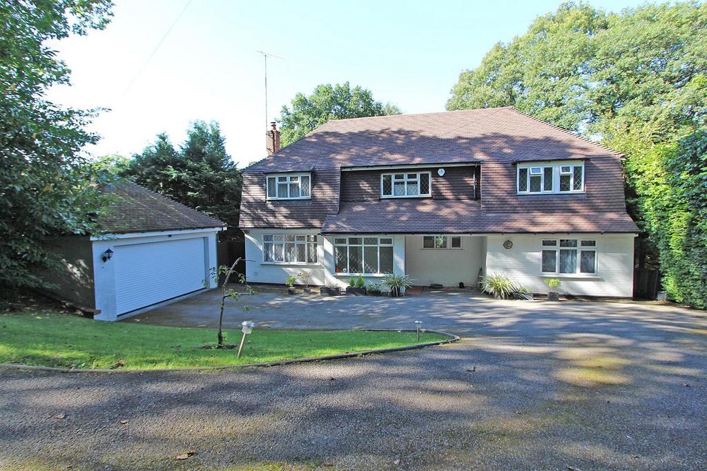 Forest Drive, Kingswood, Tadworth 4 bed detached house to rent £3,300