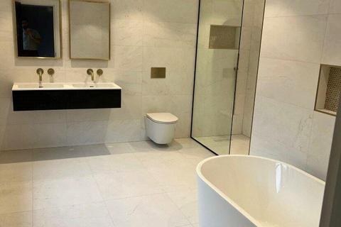 5 bedroom detached house for sale - Shelvers Way, Tadworth
