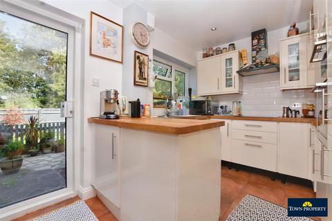 4 bedroom end of terrace house for sale, Wilton Avenue, Eastbourne