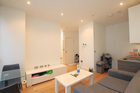 Studio to rent, Staines Road, Hounslow TW3