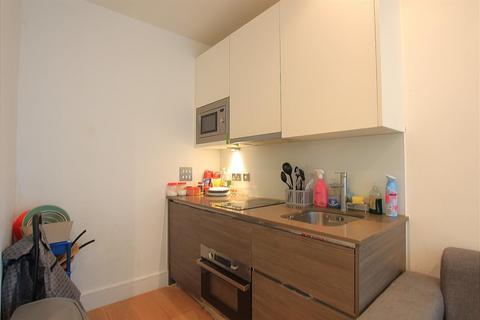Studio to rent, Staines Road, Hounslow TW3