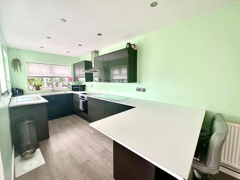 Bristol Street, Aberkenfig, Bridgend County Borough, CF32 9BW 2 bed