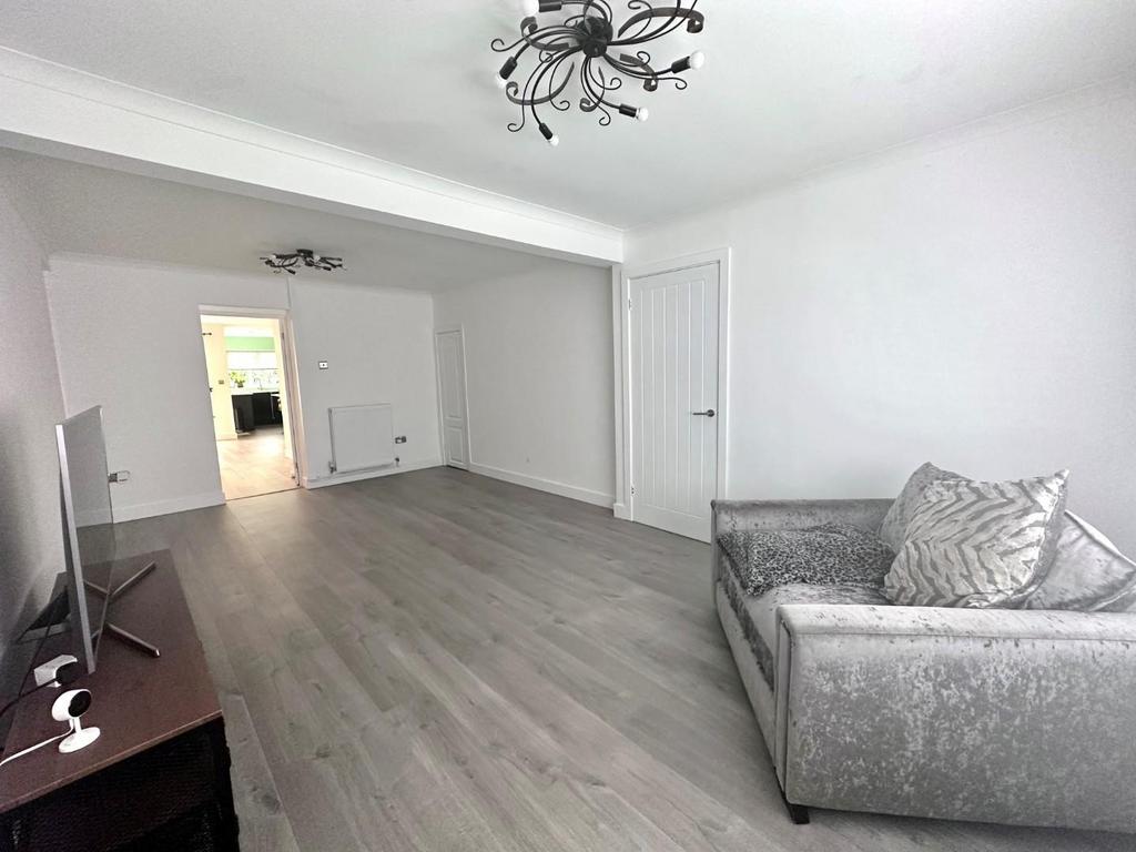 Bristol Street, Aberkenfig, Bridgend County Borough, CF32 9BW 2 bed