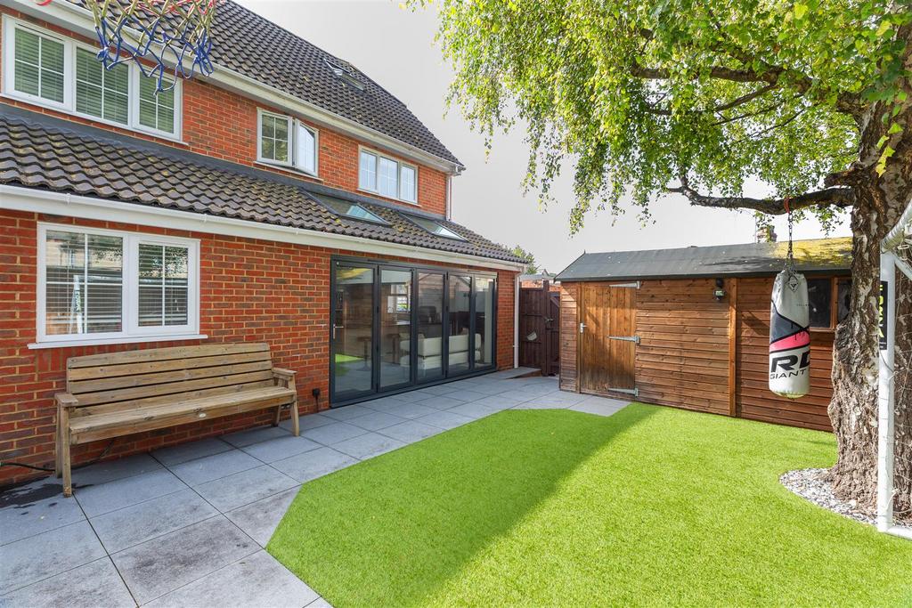 Chapel Drive, Arlesey, SG15 6PB 4 bed detached house for sale £525,000