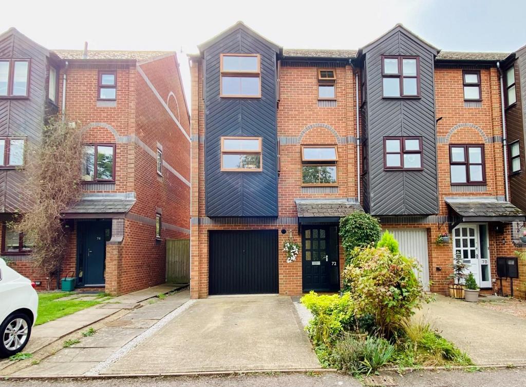 Aragon Drive, Warwick 3 bed townhouse for sale £400,000