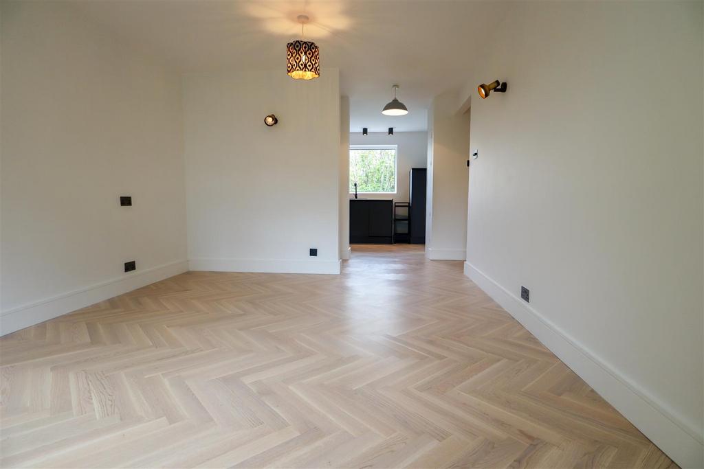 Hollington Park Road, St. LeonardsOnSea 3 bed flat £1,150 pcm (£265 pw)