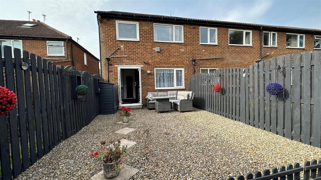 Salisbury Court, Horsforth, Leeds 1 bed apartment for sale £135,000