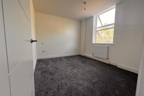 2 bedroom flat for sale, North Road, Queenborough