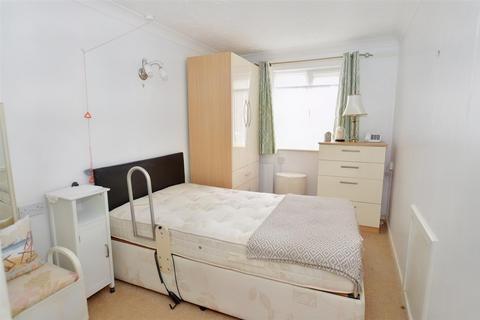 2 bedroom flat for sale - Shannock Court, George Street, Sheringham