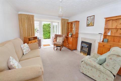 2 bedroom flat for sale, Shannock Court, George Street, Sheringham