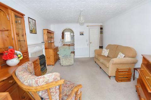 2 bedroom flat for sale, Shannock Court, George Street, Sheringham