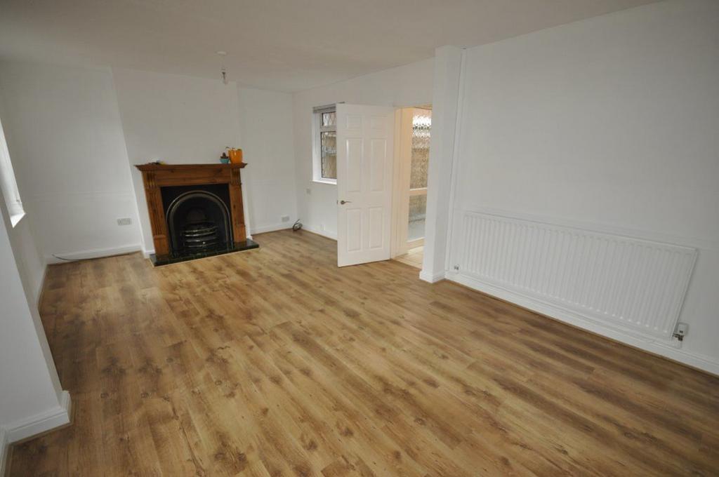 Belle Vue, Wordsley 3 bed semidetached house £950 pcm (£219 pw)