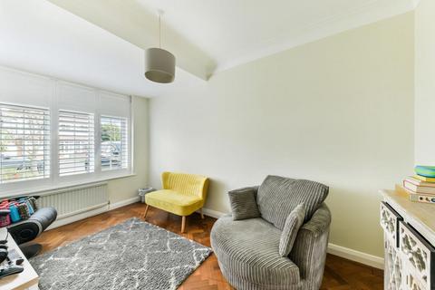 29 Wallace Fields, Epsom, KT17 3AX