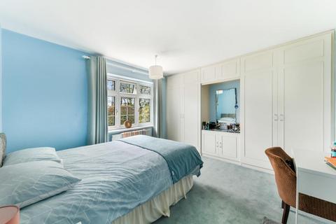 29 Wallace Fields, Epsom, KT17 3AX