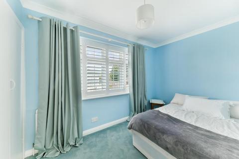 29 Wallace Fields, Epsom, KT17 3AX