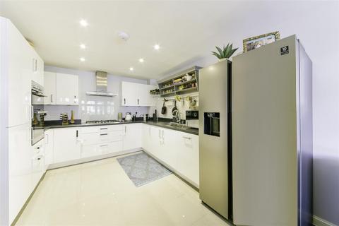 20 Ethel Bailey Close, Epsom, KT19 8NF