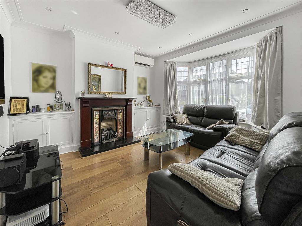 Oakwood Park Road, London CHAIN FREE 4 bed house £1,000,000