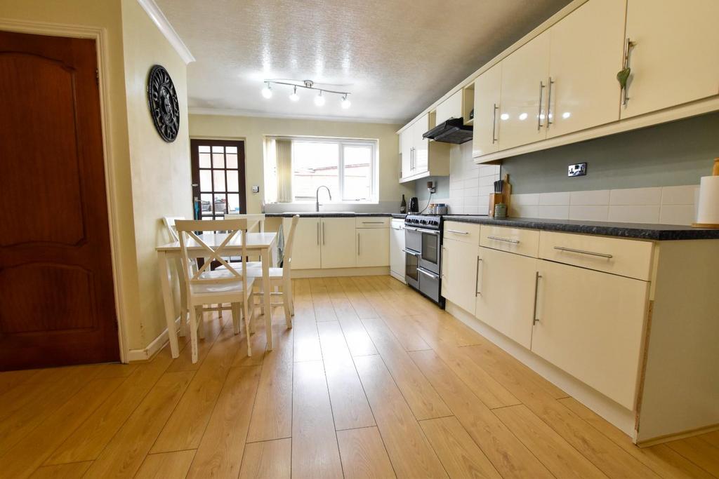 Lee Fair Gardens, Yaddlethorpe, Scunthorpe 3 bed detached bungalow for
