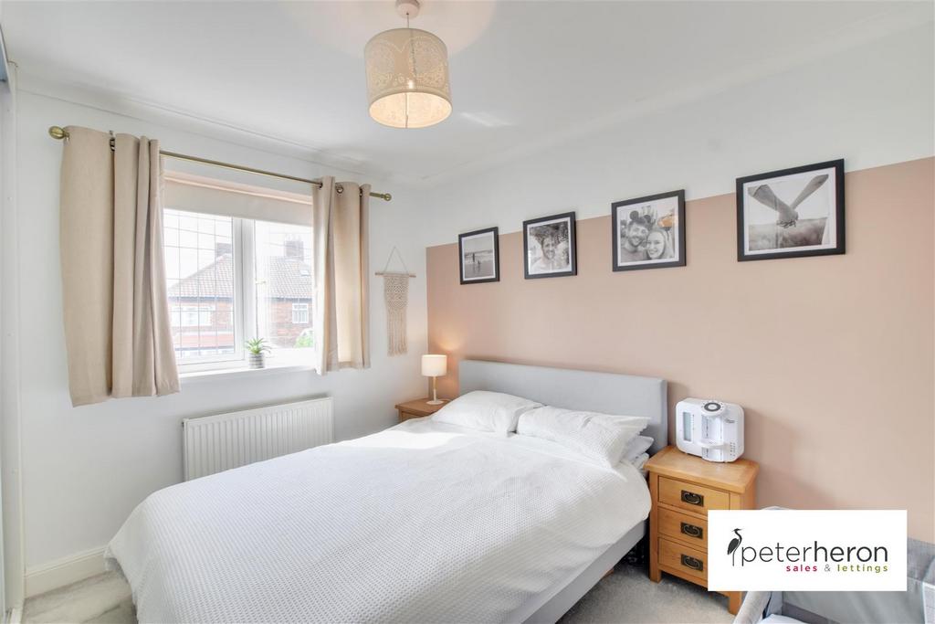 Bedroom 1 (Front)