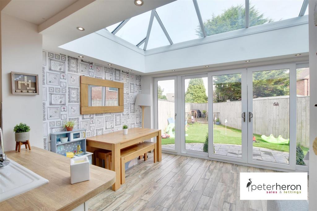 Living Room/Orangery