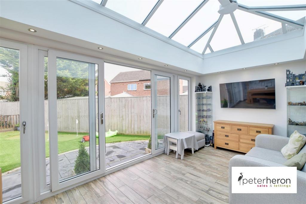 Living Room/Orangery