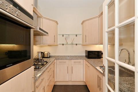 2 bedroom flat to rent, Ennismore Gardens, Knightsbridge, SW7