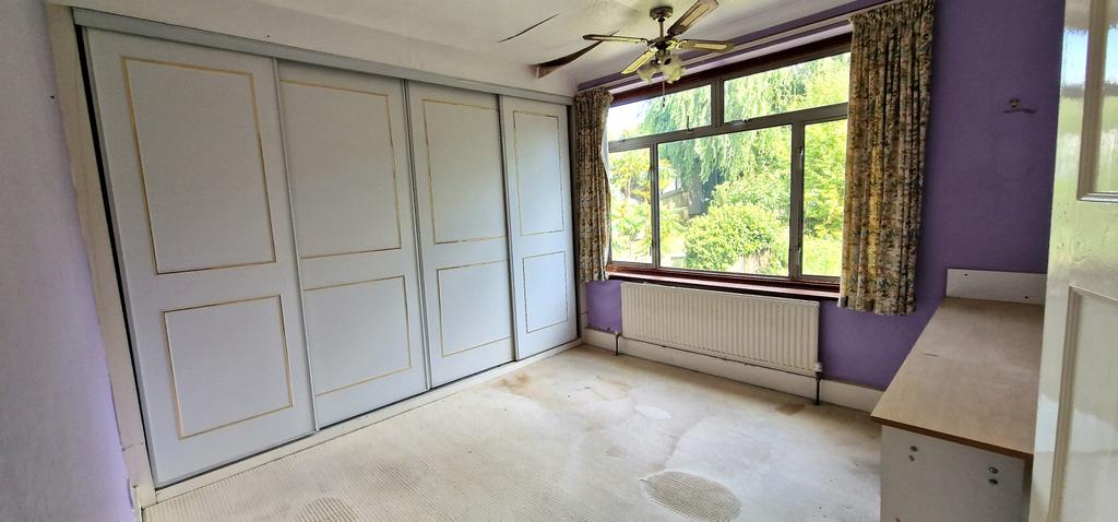 Rear bedroom (2)