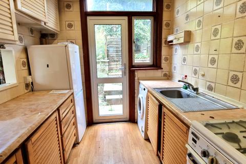 15 Brookside, East Barnet, Barnet, EN4 8TT