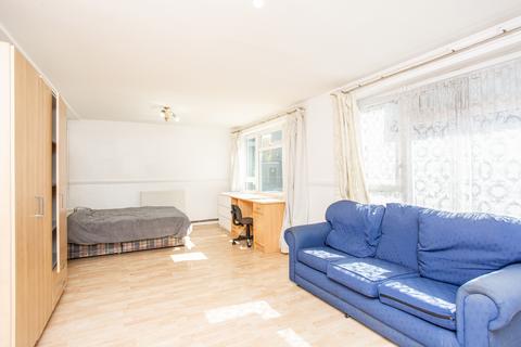 28 Trellis Square, London, E3 2DR