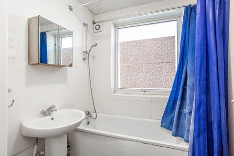 28 Trellis Square, London, E3 2DR