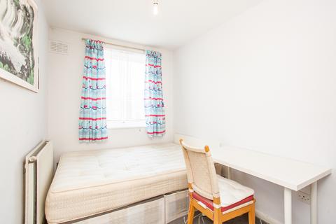 28 Trellis Square, London, E3 2DR