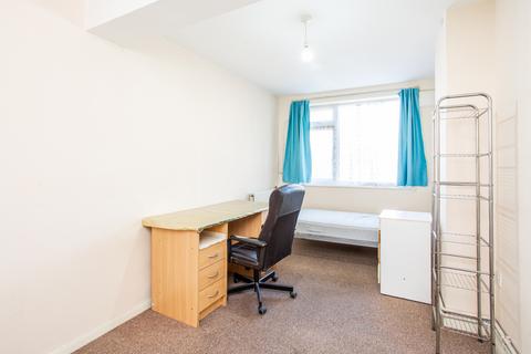 28 Trellis Square, London, E3 2DR