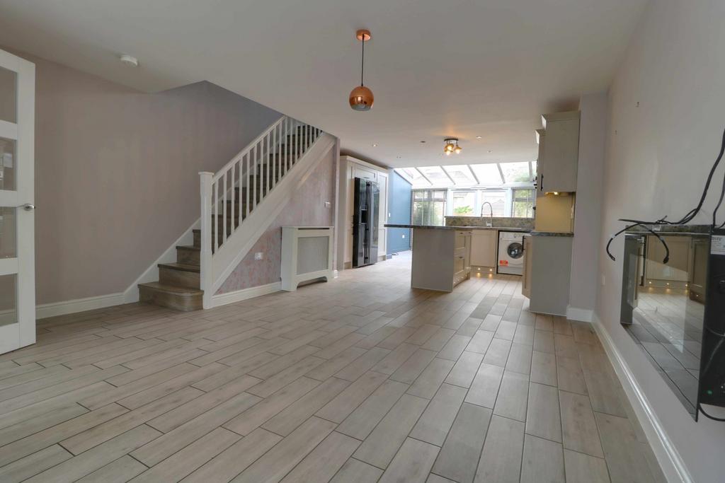 Dorset Crescent, Basingstoke, Hampshire, RG22 3 bed semidetached house
