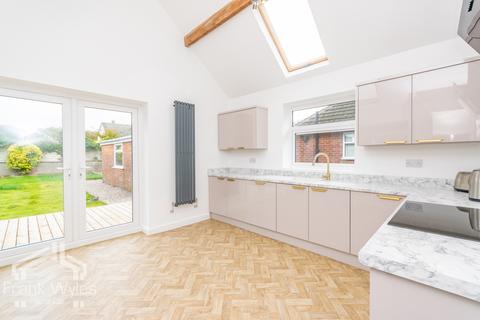 4 bedroom semi-detached bungalow to rent, Finsbury Avenue, Ansdell, Lancashire