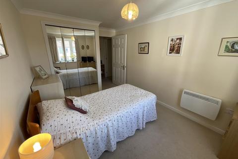 1 bedroom flat for sale, Kings Road, Horsham, West Sussex