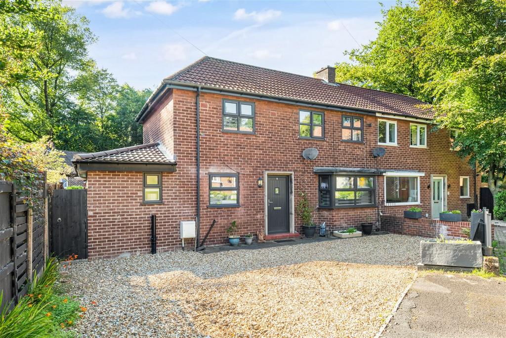 Higher Carr Lane, Greenfield... 3 bed semidetached house £300,000