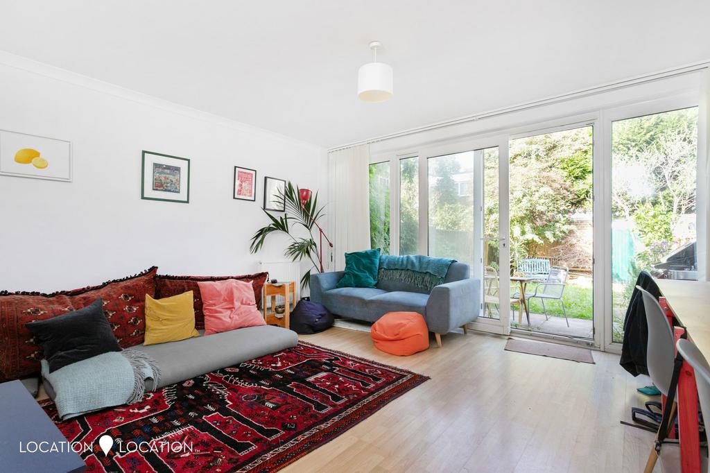 Arundel Grove, London, N16 3 bed terraced house for sale £625,000