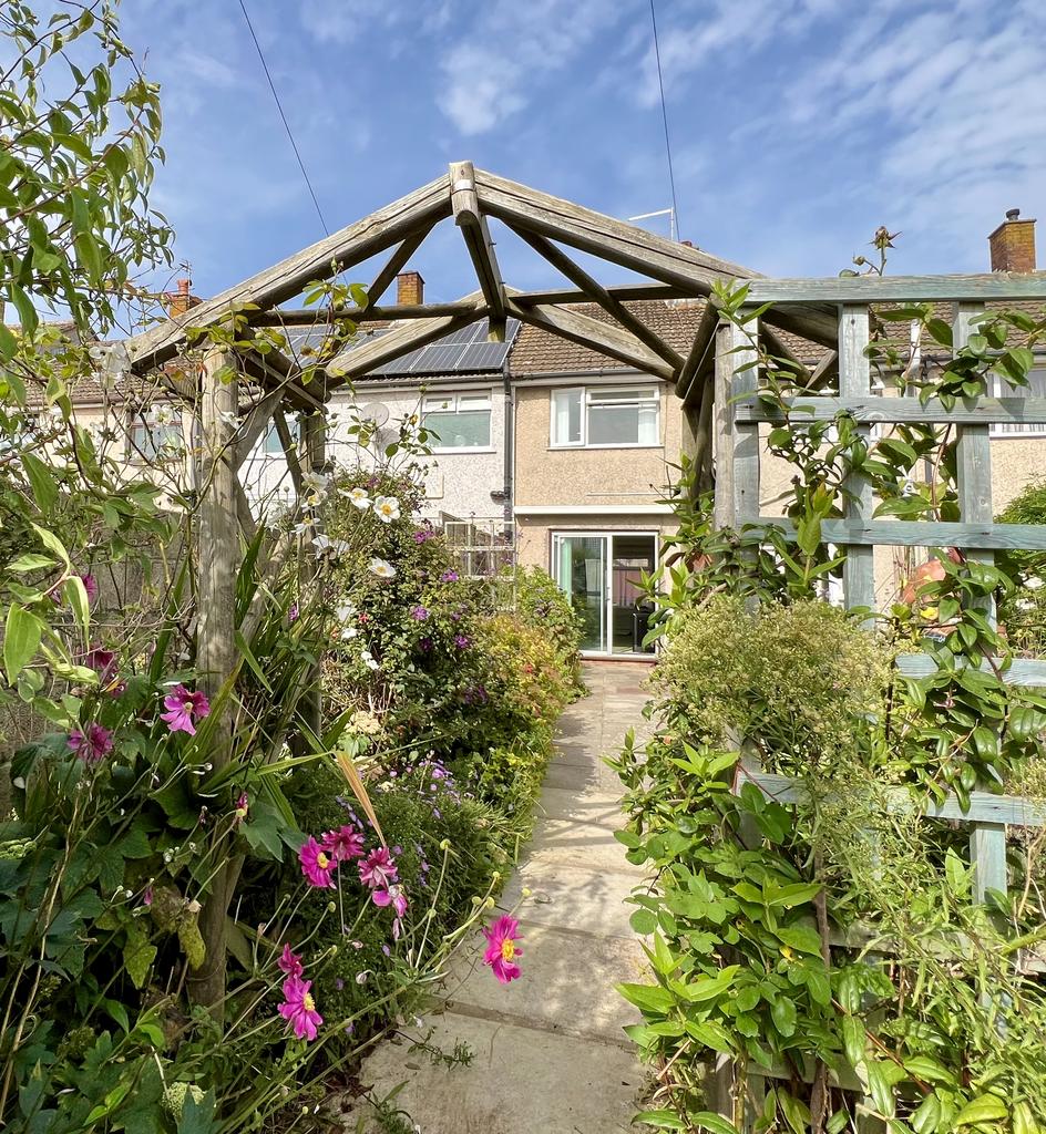 Aust Crescent, Bulwark, Chepstow NP16 3 bed terraced house for sale £