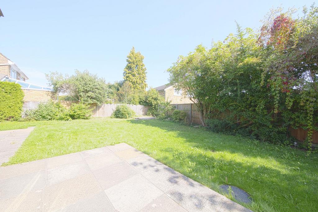 Farmers Way, Maidenhead, SL6 5 bed detached house £2,850 pcm (£658 pw)
