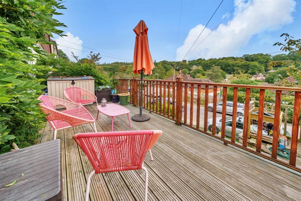 Cherry Tree Avenue, Haslemere, GU27 3 bed semidetached house £550,000