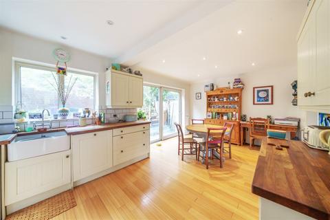 36 Cherry Tree Avenue, Haslemere, GU27 1JW