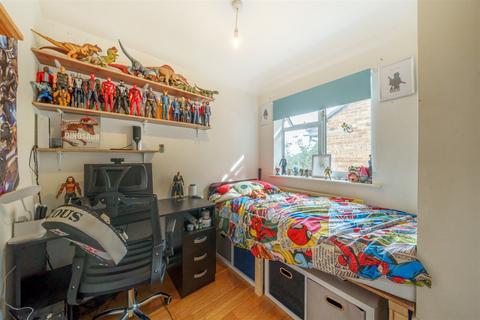 36 Cherry Tree Avenue, Haslemere, GU27 1JW
