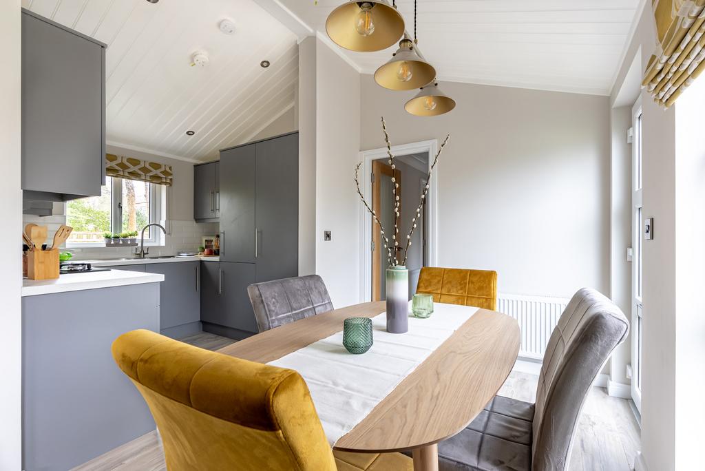 Fleet, Hampshire, GU52 2 bed park home for sale £299,950