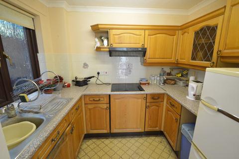 1 bedroom retirement property for sale, Imperial Avenue, Westcliff-On-Sea, SS0