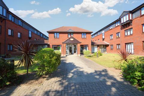 1 bedroom retirement property for sale, Imperial Avenue, Westcliff-On-Sea, SS0