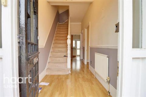 3 bedroom detached house to rent, Wellesley Road, IG1