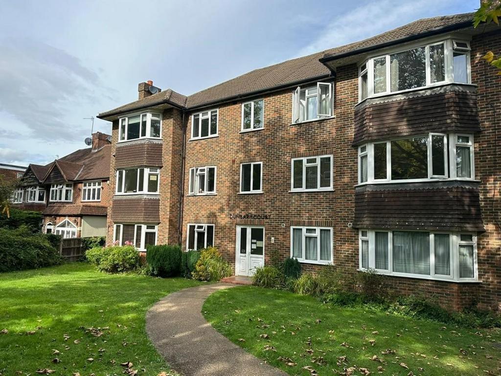 Dunbar Court, Durham Road, Bromley... 2 bed apartment £1,550 pcm (£