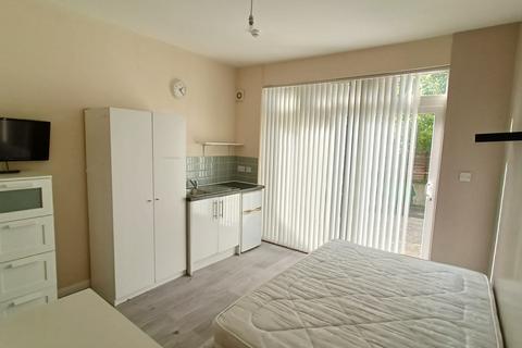 undefined, Ashburnham Road, Luton, Bedfordshire